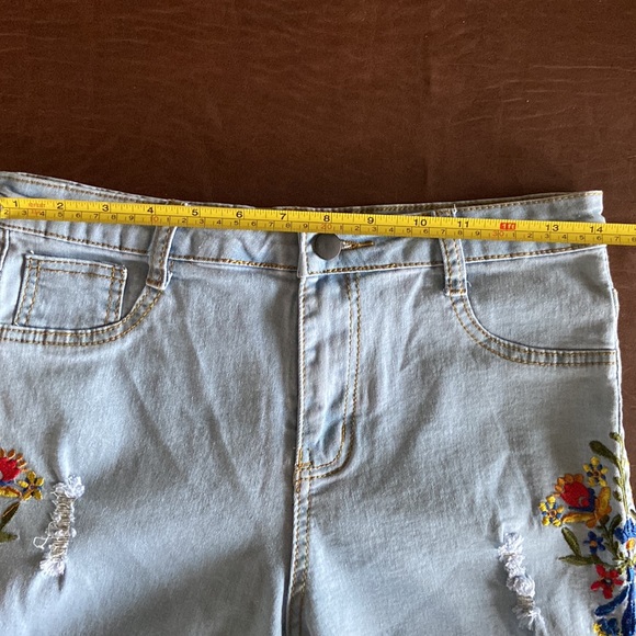 NWT light blue denim cutoffs in size L - Picture 5 of 11